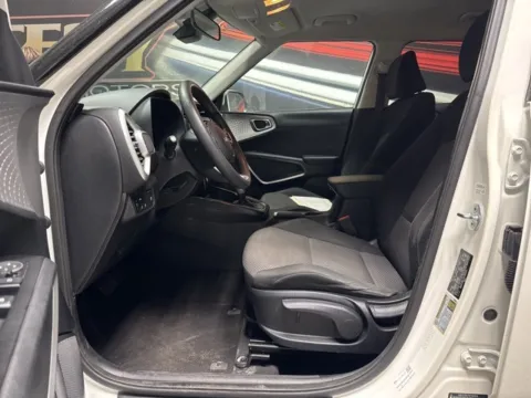 More photos of 2022 Kia Soul LX at Seay Motors, KY