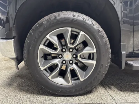 Another view of 2023 Chevrolet Silverado 1500 LT for sale in Mayfield, KY at Seay Motors