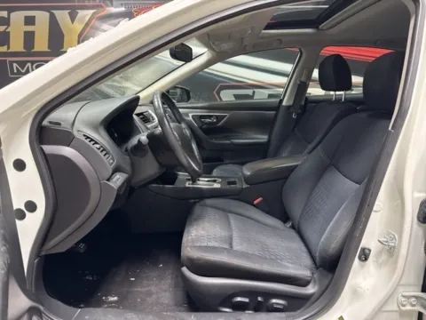 More photos of 2016 Nissan Altima 2.5 SV at Seay Motors, KY