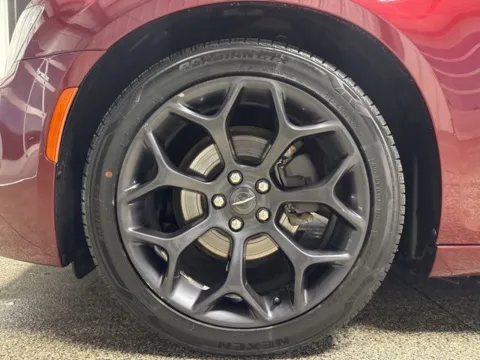 More photos of 2019 Chrysler 300 Touring at Seay Motors, KY