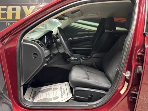 More photos of 2019 Chrysler 300 Touring at Seay Motors, KY