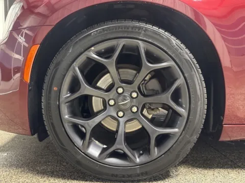 More photos of 2019 Chrysler 300 Touring at Seay Motors, KY