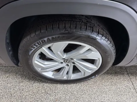 More photos of 2021 Volkswagen Atlas 2.0T SE w/Technology at Seay Motors, KY