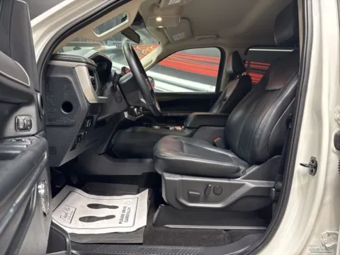 More photos of 2023 Ford Expedition XLT at Seay Motors, KY