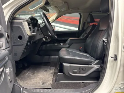 More photos of 2023 Ford Expedition XLT at Seay Motors, KY