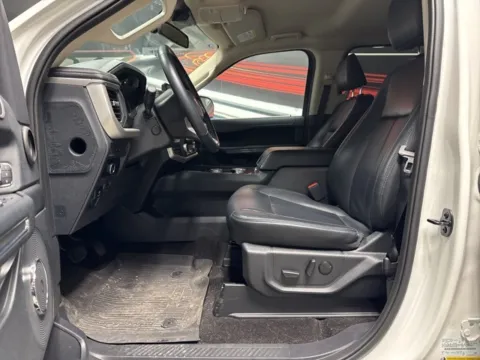 More photos of 2023 Ford Expedition XLT at Seay Motors, KY