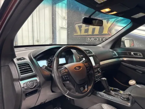 More photos of 2016 Ford Explorer XLT at Seay Motors, KY