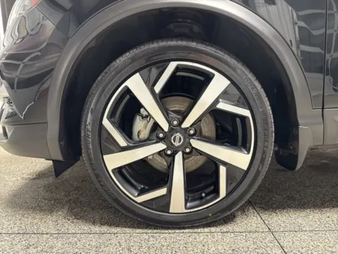 More photos of 2021 Nissan Rogue Sport SL at Seay Motors, KY