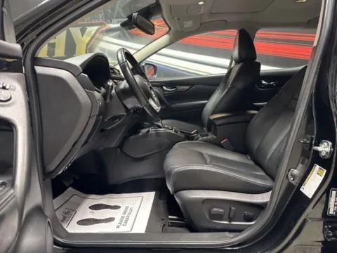 More photos of 2021 Nissan Rogue Sport SL at Seay Motors, KY