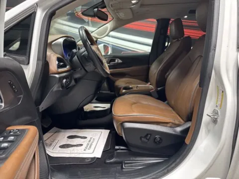 More photos of 2018 Chrysler Pacifica Limited at Seay Motors, KY