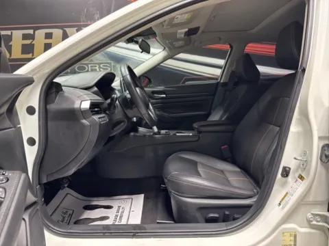 More photos of 2021 Nissan Altima 2.5 SR at Seay Motors, KY