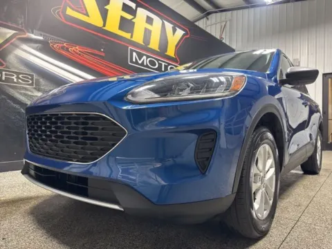 Photos of 2022 Ford Escape Hybrid SE for sale in Mayfield, KY at Seay Motors