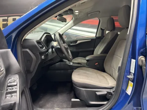 More photos of 2022 Ford Escape Hybrid SE at Seay Motors, KY