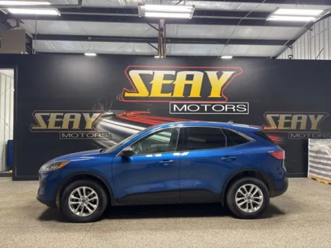 Photos of 2022 Ford Escape Hybrid SE for sale in Mayfield, KY at Seay Motors