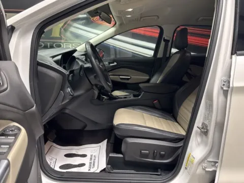 More photos of 2019 Ford Escape SEL at Seay Motors, KY