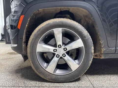 Another view of 2022 Jeep Grand Cherokee L Limited for sale in Mayfield, KY at Seay Motors