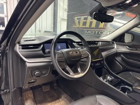 More photos of 2022 Jeep Grand Cherokee L Limited at Seay Motors, KY