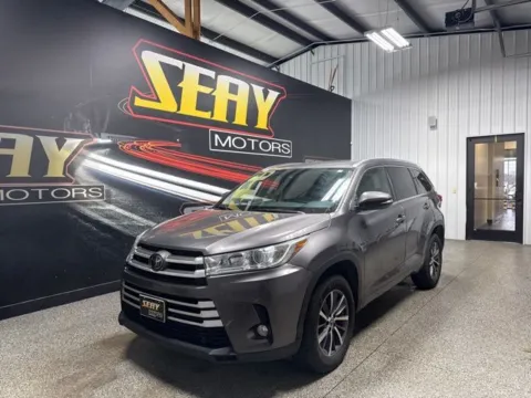Silver 2018 Toyota Highlander SE for sale in Mayfield, KY