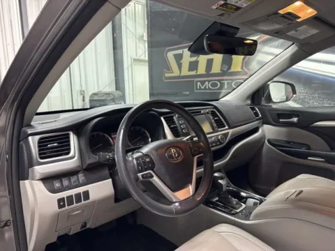More photos of 2018 Toyota Highlander SE at Seay Motors, KY