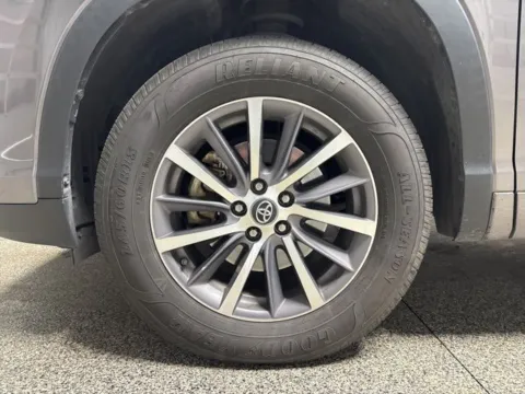 Another view of 2018 Toyota Highlander SE for sale in Mayfield, KY at Seay Motors