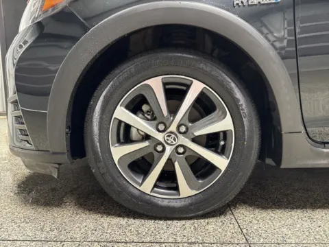 More photos of 2018 Toyota Prius c One at Seay Motors, KY