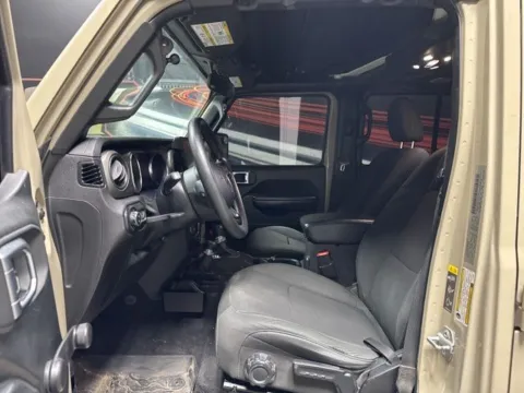 More photos of 2020 Jeep Gladiator Sport at Seay Motors, KY