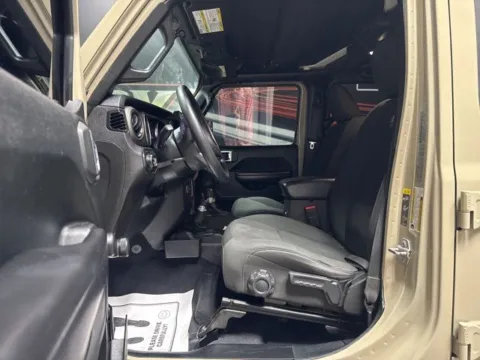 More photos of 2020 Jeep Gladiator Sport at Seay Motors, KY