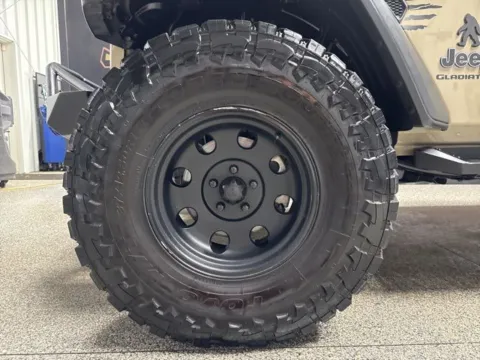 More photos of 2020 Jeep Gladiator Sport at Seay Motors, KY