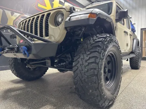 Photos of 2020 Jeep Gladiator Sport for sale in Mayfield, KY at Seay Motors