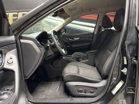 More photos of 2019 Nissan Rogue SV at Seay Motors, KY