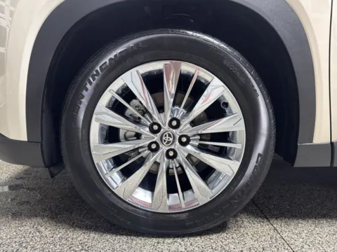 More photos of 2024 Toyota Grand Highlander Platinum at Seay Motors, KY