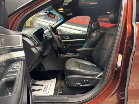 More photos of 2016 Ford Explorer XLT at Seay Motors, KY