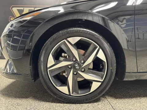 More photos of 2022 Hyundai Elantra SEL at Seay Motors, KY