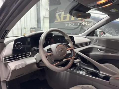 More photos of 2022 Hyundai Elantra SEL at Seay Motors, KY