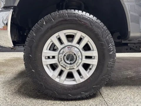 More photos of 2017 Ford F-250SD XLT at Seay Motors, KY