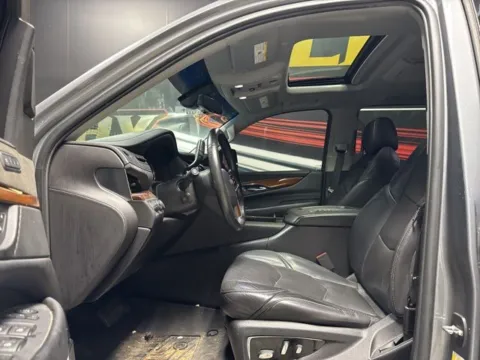 More photos of 2018 Cadillac Escalade ESV Premium at Seay Motors, KY