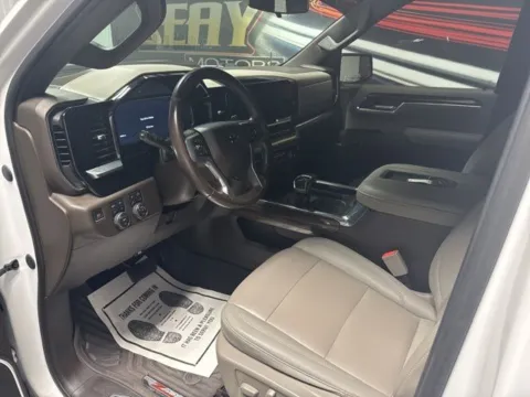 More photos of 2022 Chevrolet Silverado 1500 LT Trail Boss at Seay Motors, KY