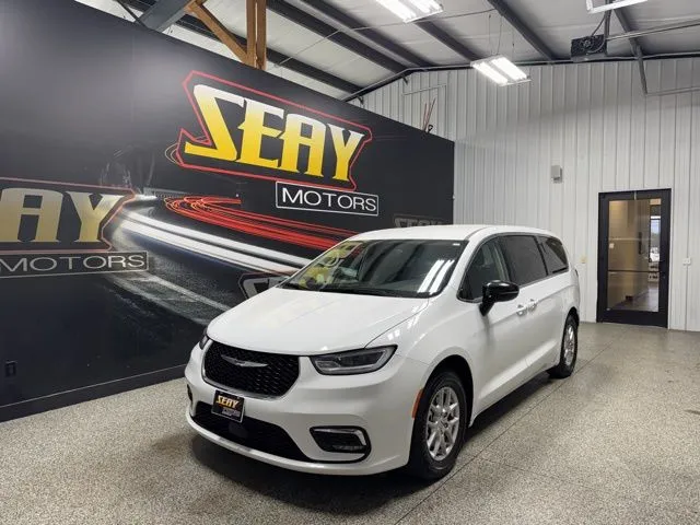 White 2024 Chrysler Pacifica Touring L for sale in Mayfield, KY