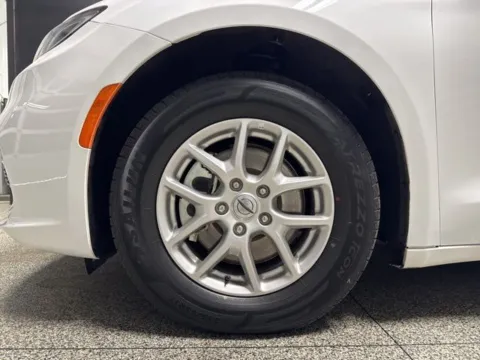 More photos of 2024 Chrysler Pacifica Touring L at Seay Motors, KY