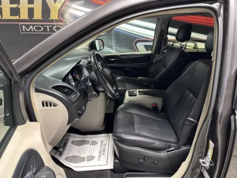 More photos of 2015 Chrysler Town & Country Touring-L at Seay Motors, KY