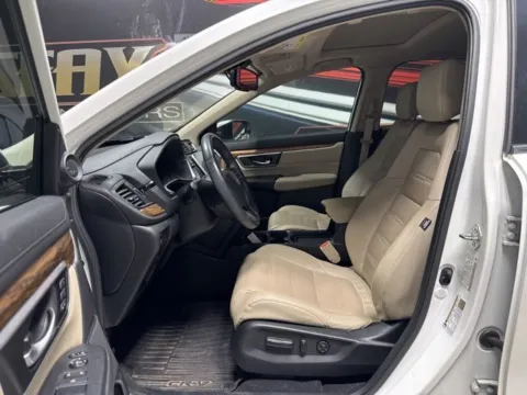 More photos of 2018 Honda CR-V Touring at Seay Motors, KY