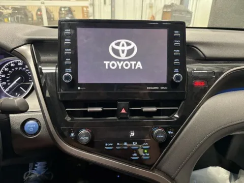 More photos of 2021 Toyota Camry Hybrid XLE at Seay Motors, KY