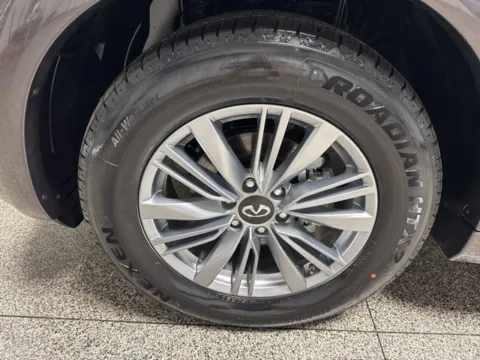 More photos of 2023 INFINITI QX80 LUXE at Seay Motors, KY