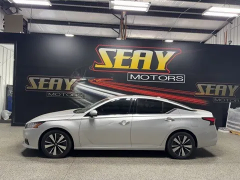 Photos of 2020 Nissan Altima 2.5 SL for sale in Mayfield, KY at Seay Motors