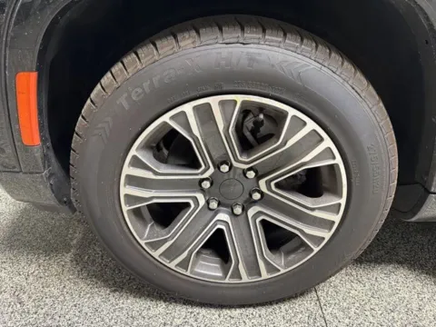 Another view of 2024 Jeep Wagoneer L Series II for sale in Mayfield, KY at Seay Motors