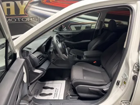 More photos of 2024 Subaru Outback 2.5i at Seay Motors, KY
