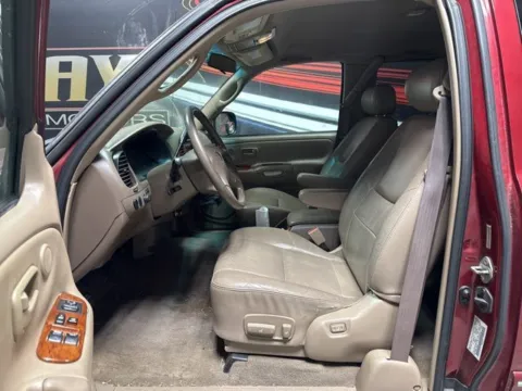 More photos of 2001 Toyota Tundra Limited at Seay Motors, KY