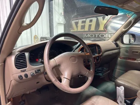 More photos of 2001 Toyota Tundra Limited at Seay Motors, KY