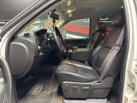 More photos of 2013 GMC Sierra 2500HD SLE at Seay Motors, KY