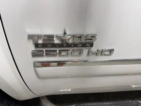 More photos of 2013 GMC Sierra 2500HD SLE at Seay Motors, KY